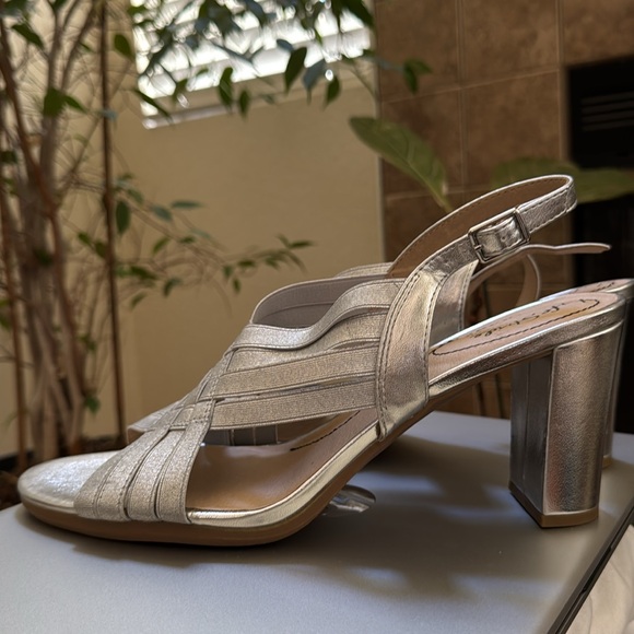 LifeStride, Silver, Size 11 “Amy Slingbacks,” open toe and heel pumps. - Picture 6 of 8
